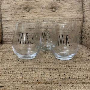 Rae Dunn Wine Glass Set